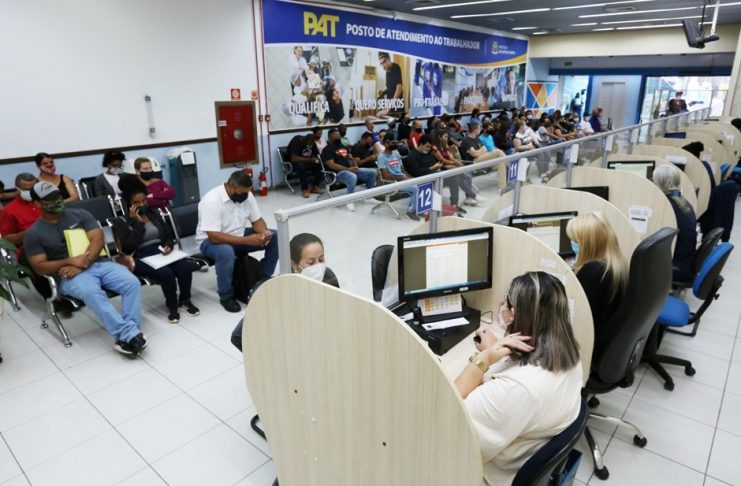 PAT oferece 581 vagas de emprego para segunda-feira