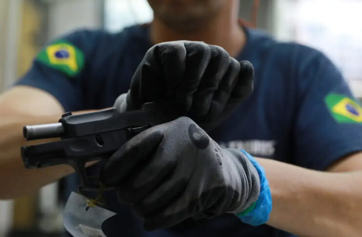 Exército aumenta limite de armas para policiais militares e bombeiros