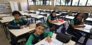 De cara nova! Prefeitura de Jacareí inicia entrega de mais de 12 mil kits de uniformes para crianças da rede municipal