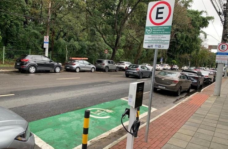 Zona Azul agora tem carregamento elétrico